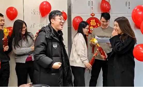 一群人正在聊天

AI 生成的内容可能不正确。